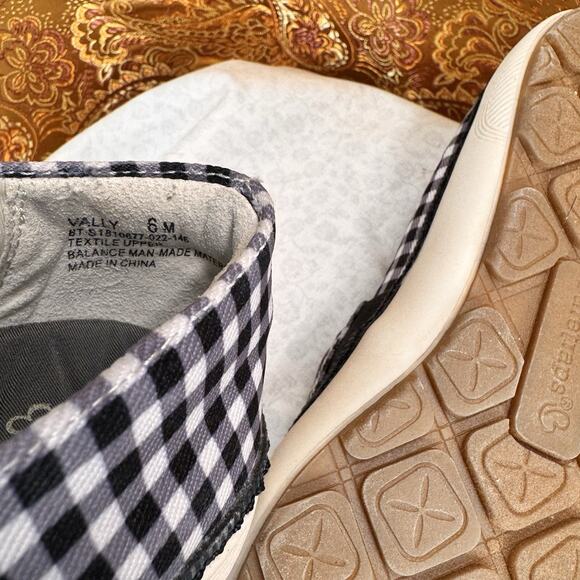 Baretraps Slip-On Shoes Women's 36 EU/ US 6 Black & White Checkered Flats - Picture 6 of 10